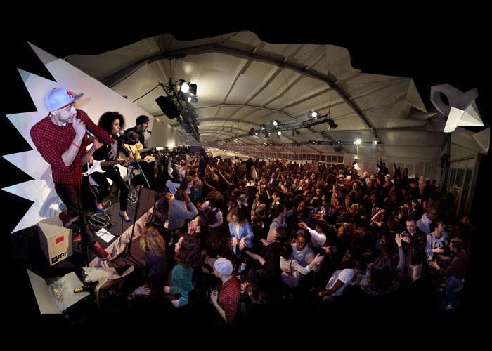 LOADING... a photography by Julien Taylor of Salon Premi�re Classe Paris 2010